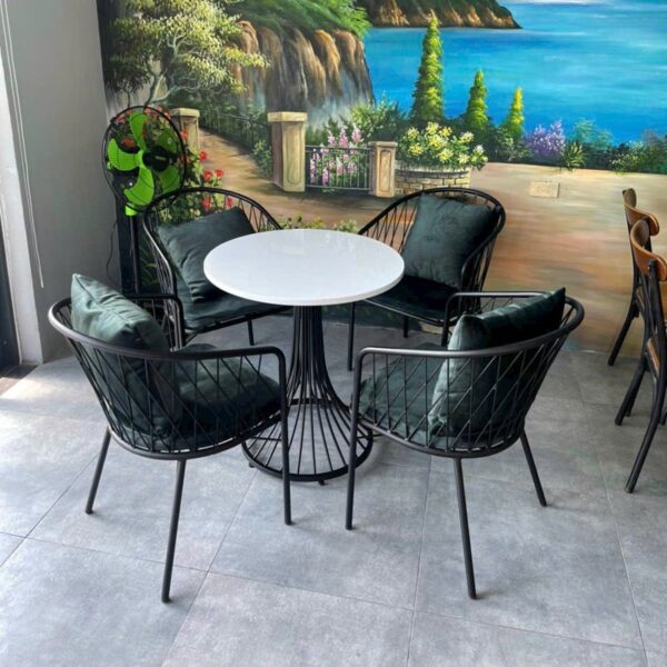 Thanh lý ghế cafe sắt vòng cung màu đen mới 98%