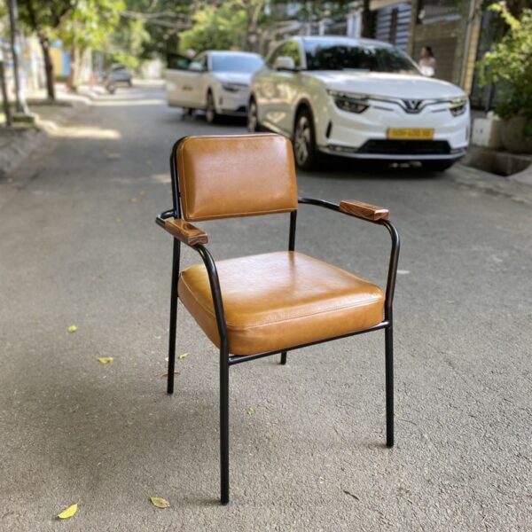 Ghế cafe khung sắt tay ốp lót da tồn kho