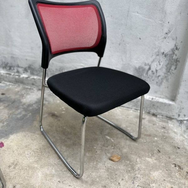 Ghế chân quỳ văn phòng màu đỏ mới