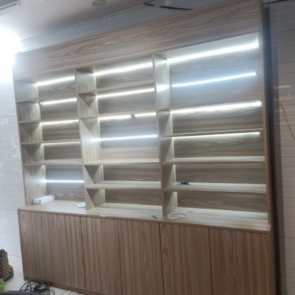 Kệ trưng bày sãn phẫm 3m*2m4 có đèn led đóng mới giá xưởng