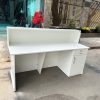 Quầy lễ tân màu trắng 1m8*60cm tồn kho
