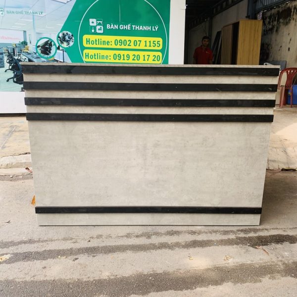 Quầy tiếp tân 1m6 màu xám đen mới 99%
