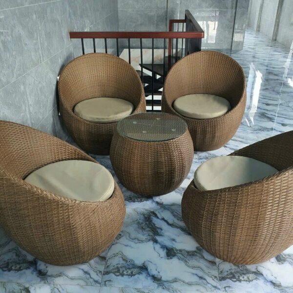 Bộ bàn ghế đan mây kiểu trứng màu nâu mới 99%