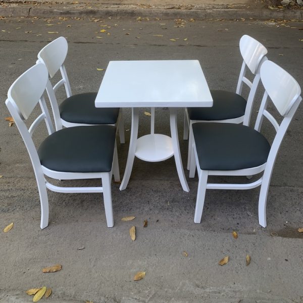 Ghế cafe mặt trăng màu trắng tồn kho mới 99%