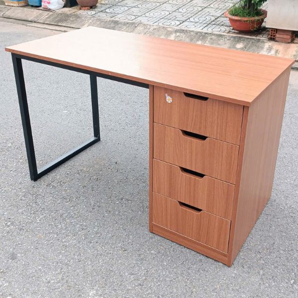 Thanh lý bàn làm việc 1m2*60cm có hộc chân sắt