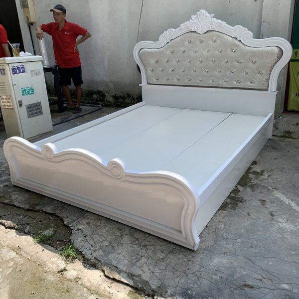 Thanh lý giường hoàng gia màu trắng 1m6*2m mới 98%