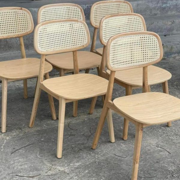 Thanh lý cafe gỗ lưng quạt đan mới 99%