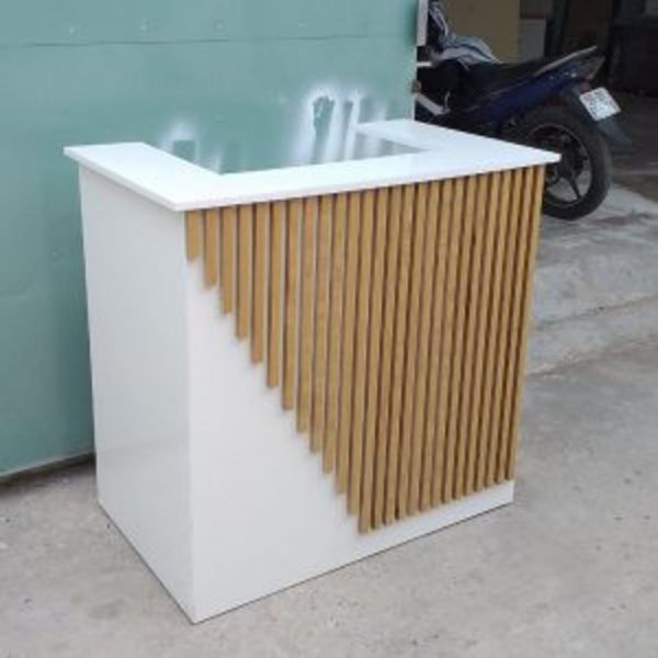 Thanh lý quầy lễ tân chữ U 1m2 thanh nhiều mới 99%