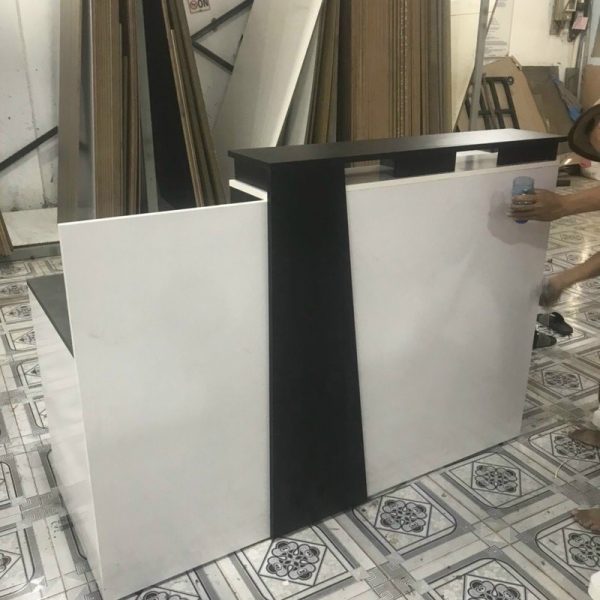 Thanh lý bàn quầy lễ tân 1m4 gỗ MDF mới 99%