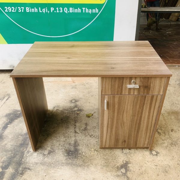 Bàn làm việc có hộc 1m*50cm mới 99%