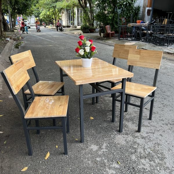 Thanh lý bàn ghế quán sắt có lưng 1m*60cm mới 98%