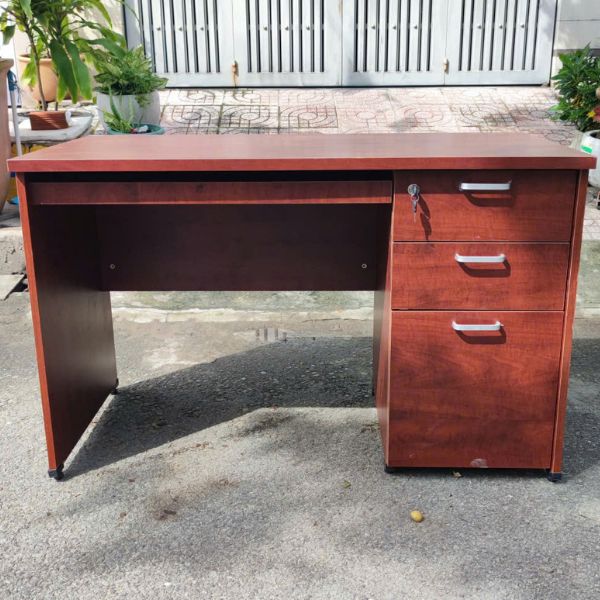 Bàn làm việc Hòa Phát 1m2*60cm có hộc mới 95%