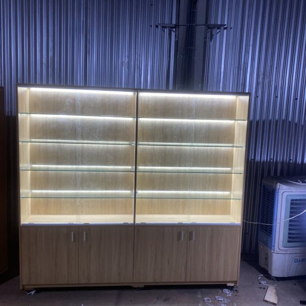 Thanh lý tủ trưng bày 2m*2m kính có đèn led
