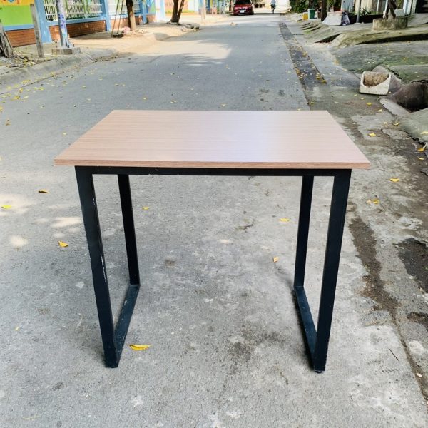 Bàn làm việc chân sắt 80cm*60cm cũ