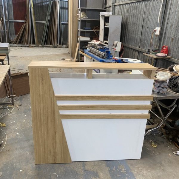 Thanh lý quầy tính tiền 1m2 MDF màu vân gỗ