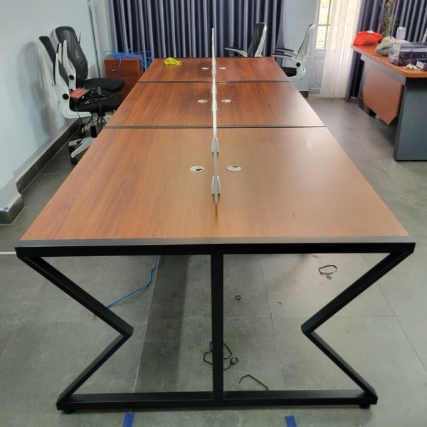 Thanh lý bàn làm việc cụm 6 chỗ mới 95%