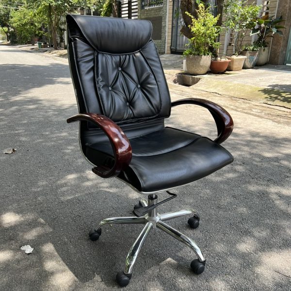 Ghế xoay trưởng phòng tay gỗ bọc da mới 95%