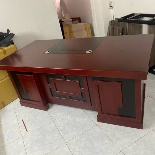 Bàn giám đốc 1m8*90cm MDF màu nâu mới 100%