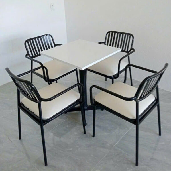 Bộ bàn ghế cafe sắt lót nệm da màu trắng sang trọng