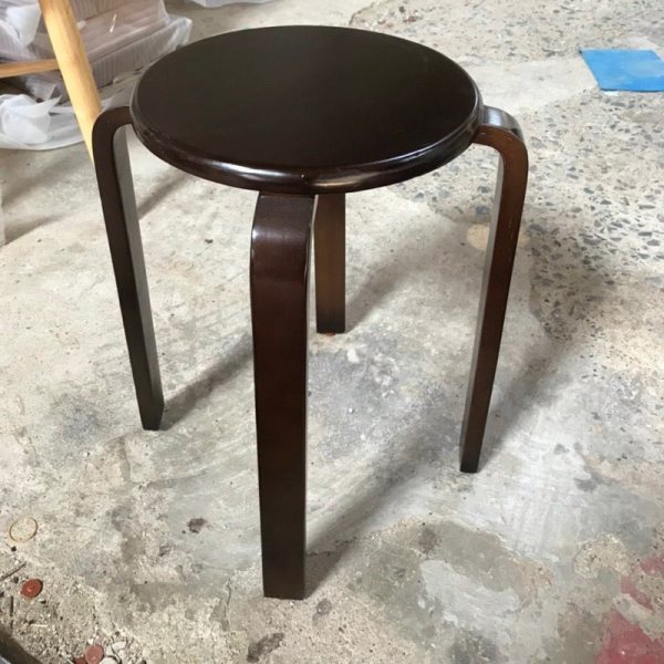 Ghế gỗ cafe tròn màu nâu tồn kho mới 99%
