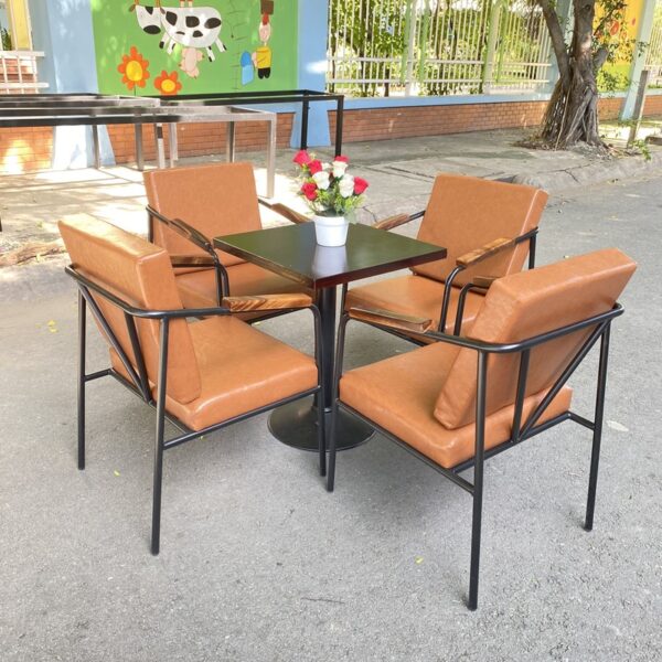 Thanh lý bộ bàn ghế sắt sofa tồn kho mới 99%