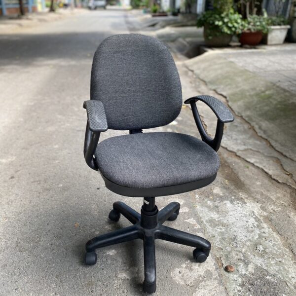 Ghế xoay nhân viên hoà phát màu xám mới 98%