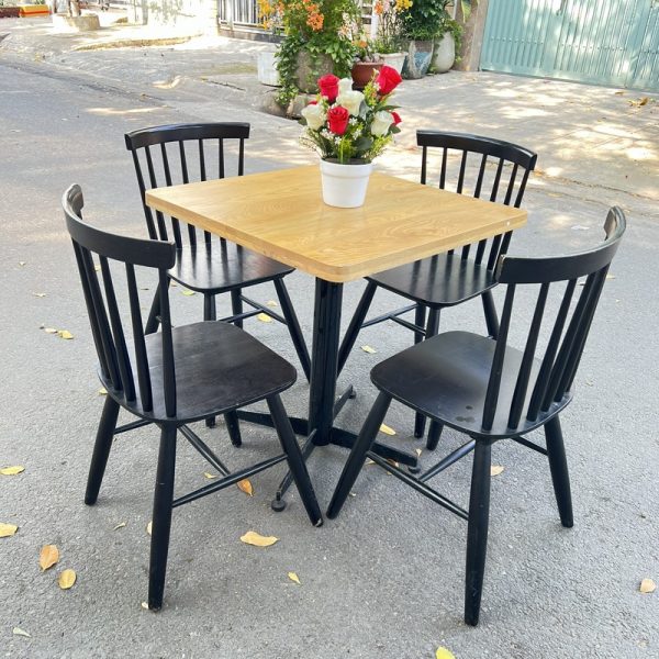 Bộ bàn ghế cafe song tiện màu nâu mới 95%