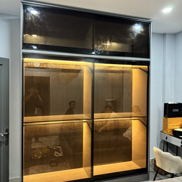 Tủ quần áo cửa kính 2m*2m8 có đèn led mới 100%