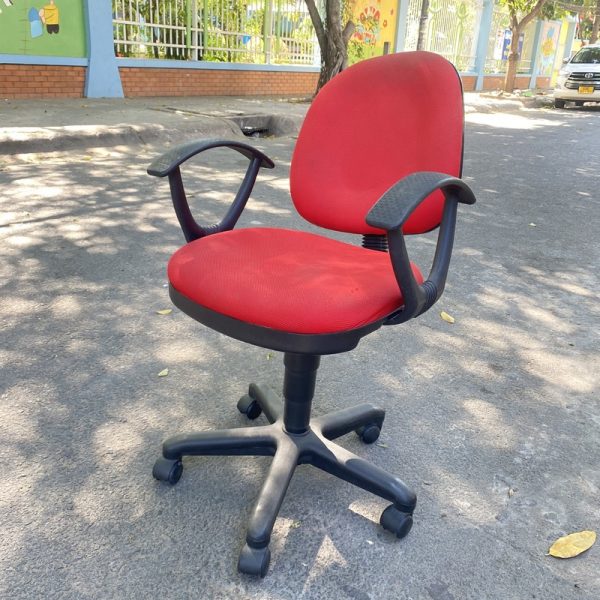 Ghế xoay văn phòng hòa phát bọc nỉ màu đỏ cũ