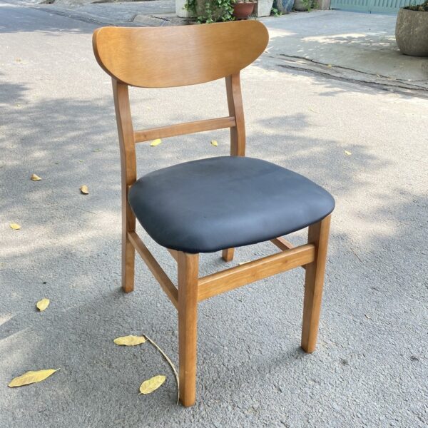 Thanh lý ghế cafe măngô bọc da màu đen mới 99%