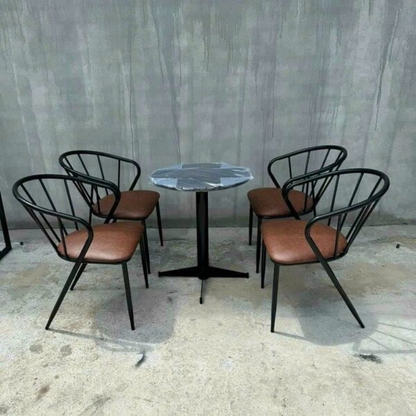 Thanh lý bộ bàn ghế cafe sắt sân vườn lót nệm da