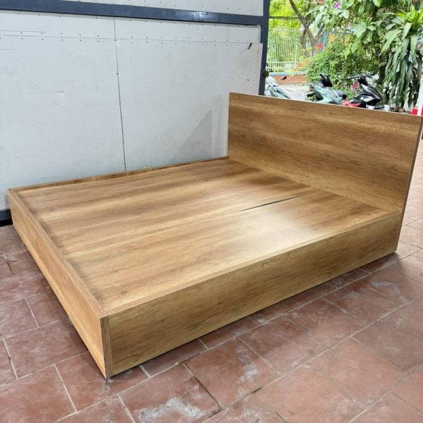 Gường ngủ MDF 1m8*2m tồn kho mới 99%