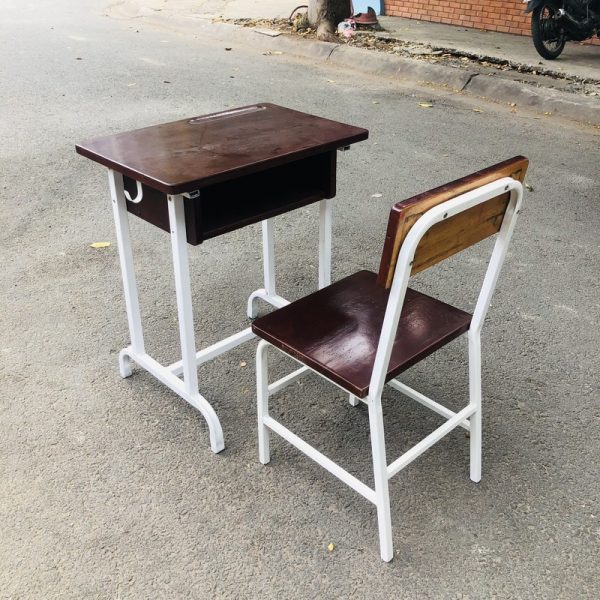 Thanh lý bộ bàn ghế học sinh sắt gỗ tự nhiên mới 95%