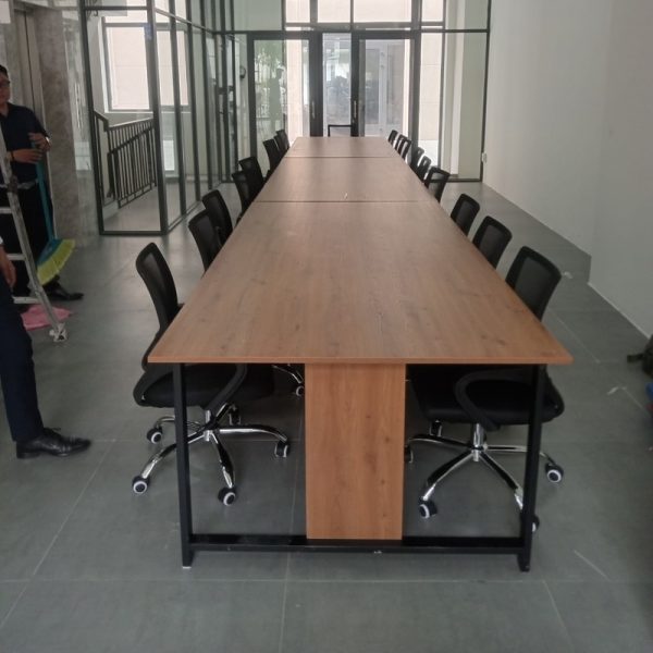 Bàn họp chân sắt 7m2 mặt gỗ MDF mới 99%