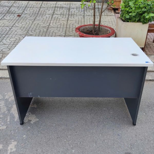 Bàn làm việc cũ 1m2 x 60cm hòa phát mới 90%