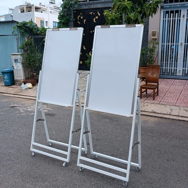 Thanh lý bảng flipchart mới 95%