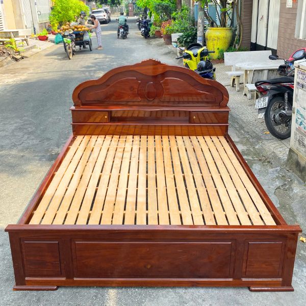 Thanh lý giường gỗ căm xe 1m8 x 2m rất nặng