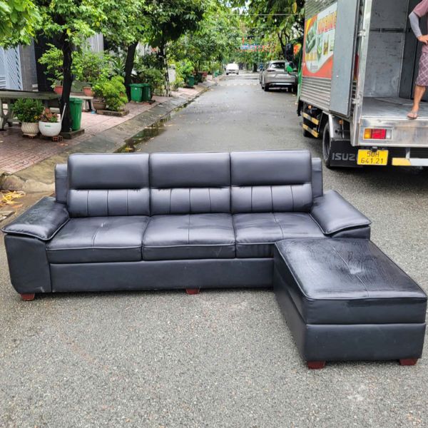 Bộ sofa chữ L bọc da màu đen mới 95%