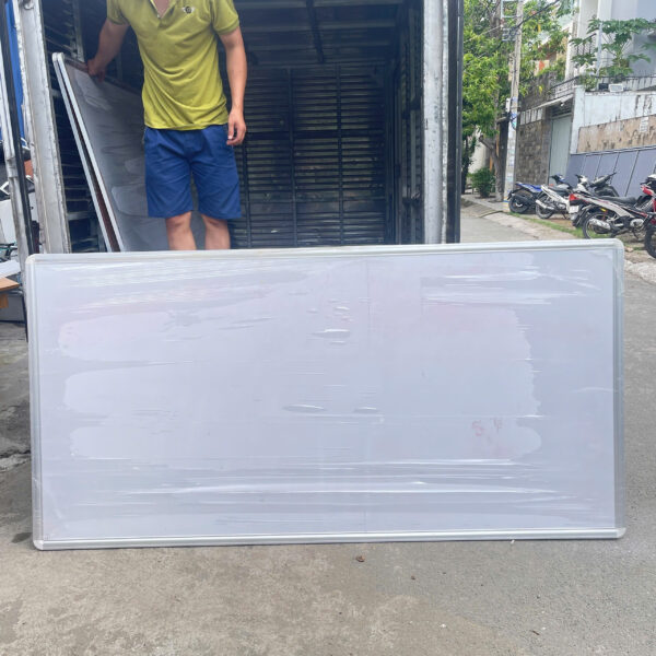 Thanh lý bảng từ học sinh cũ 2m4 x 1m2 mới 90%