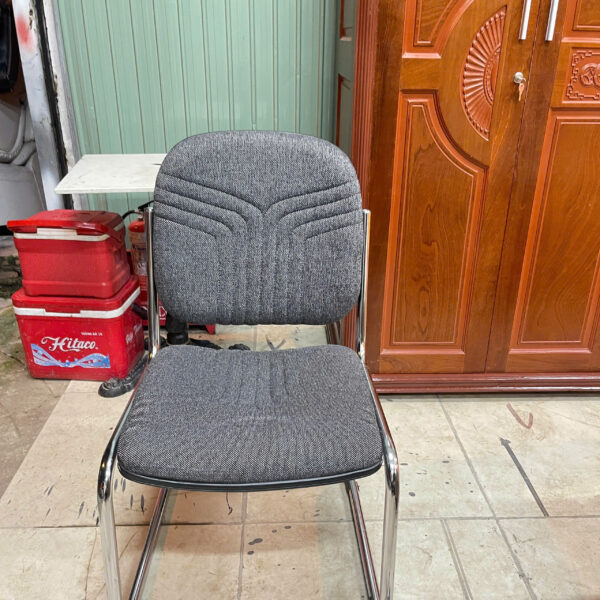 Thanh lý ghế chân quỳ inox hòa phát mới 95%