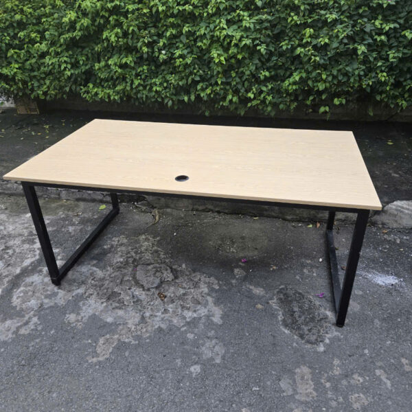 Thanh lý bàn họp chân sắt 1m8 x 1m giá rẻ