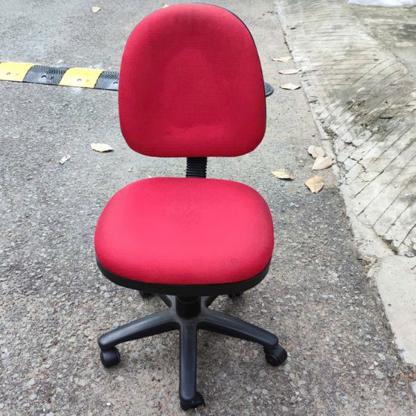 Xã kho 100 ghế xoay hòa phát màu đỏ cũ