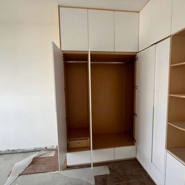 Thanh lý tủ quần áo cũ chữ L đụng trần