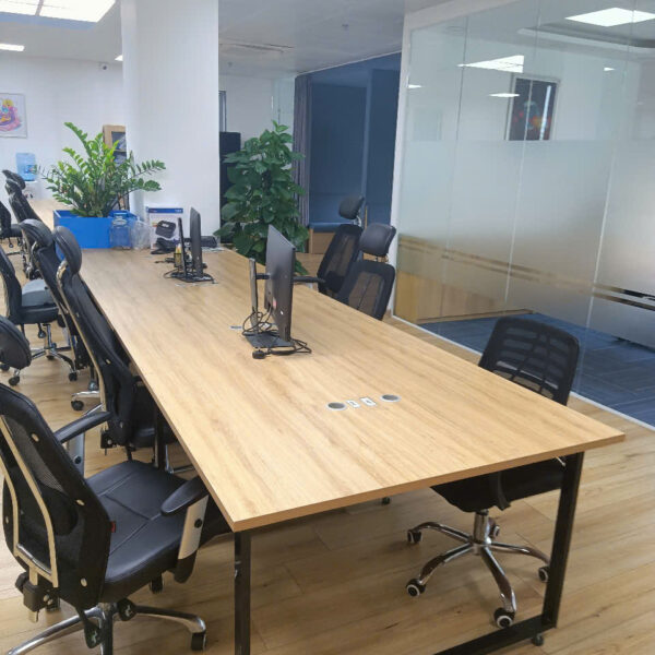 Thanh lý bàn họp 4m x 1m2 màu gỗ mới 95%