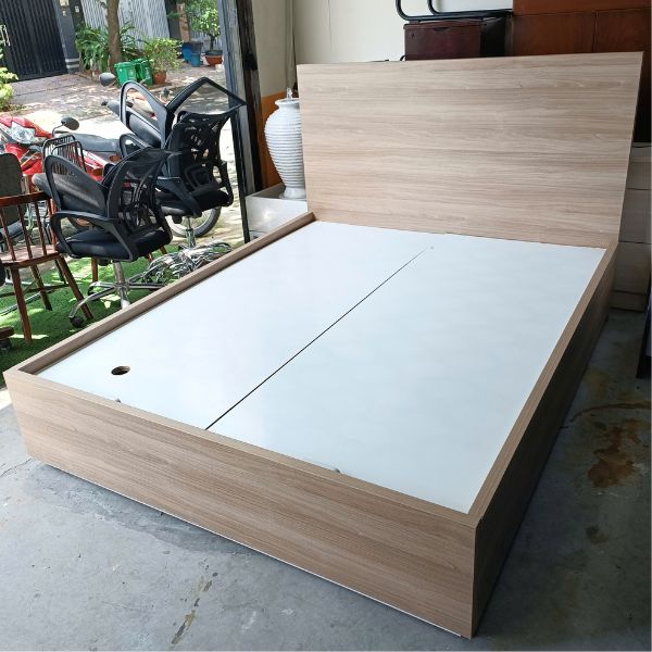 Thanh lý giường 1m6 cũ màu nâu mới 95%