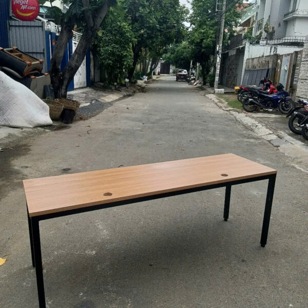 Thanh lý bàn làm việc chân sắt 2m x 60cm giá rẻ