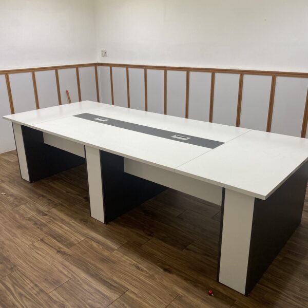 Thanh lý bàn họp cao cấp màu đen trắng mới 95%