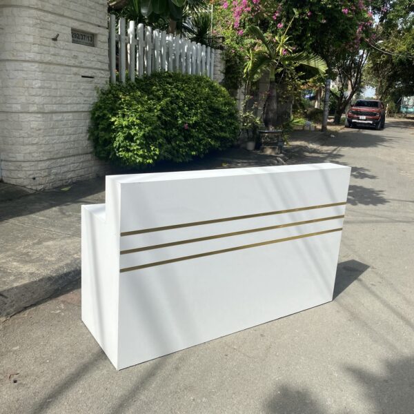 Thanh Lý Quầy 1m8 trắng sọc vàng gold giá rẻ