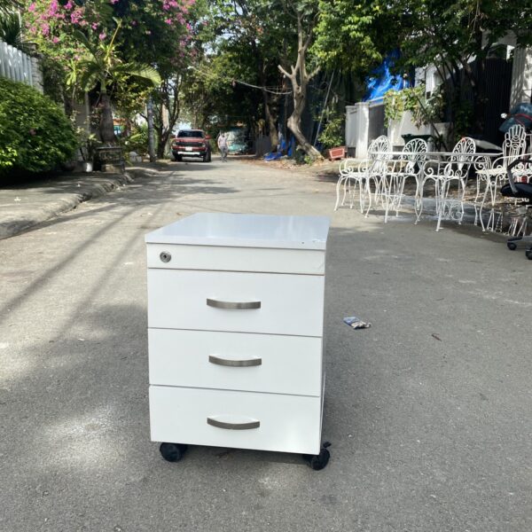 Thanh lý tủ cabinet 3 ngăn màu trắng mới 90%