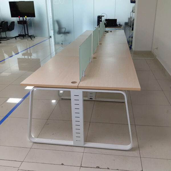 Bàn làm việc nhóm có vách ngăn 4m8 x 1m2
